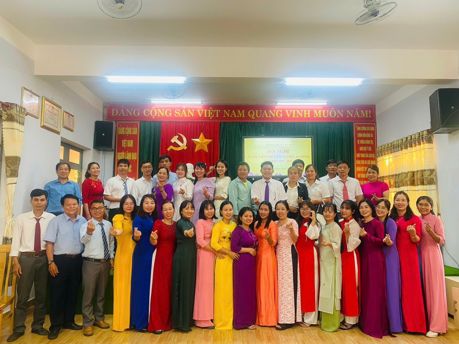 TRƯỜNG TIỂU HỌC RÔ MEN TỔ CHỨC THÀNH CÔNG HỘI NGHỊ CÁN BỘ, VIÊN CHỨC VÀ NGƯỜI LAO ĐỘNG NĂM HỌC 2025–2026