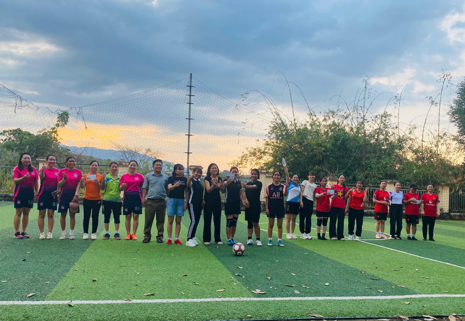 SÔI NỔI GIẢI BÓNG ĐÁ MINI NỮ CHÀO MỪNG 116 NĂM NGÀY QUỐC TẾ PHỤ NỮ 8/3 TẠI TRƯỜNG TIỂU HỌC RÔ MEN